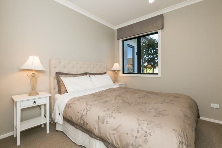 Photo of property in 21 Haast Place, Poraiti, Napier, 4112