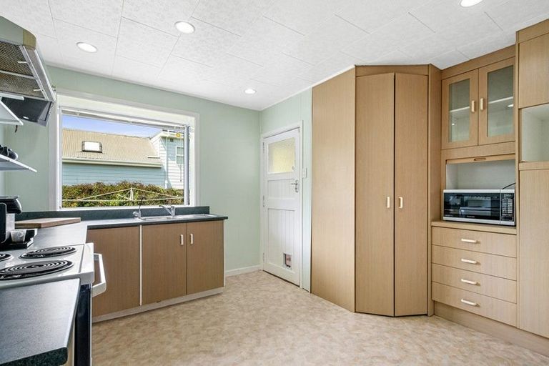 Photo of property in 23 Taupaki Road, Taupaki, Henderson, 0782