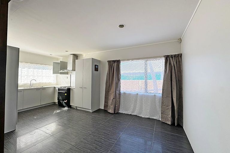 Photo of property in 16 Nerissa Place, Randwick Park, Auckland, 2105