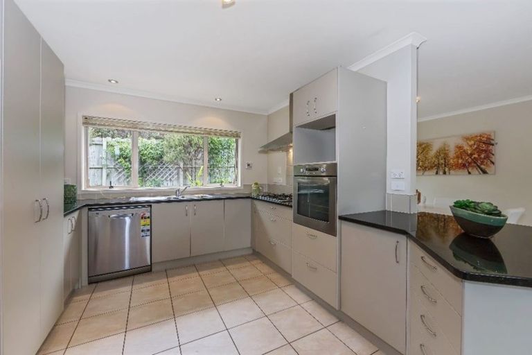 Photo of property in 5 Saltwood Street, Red Beach, 0932