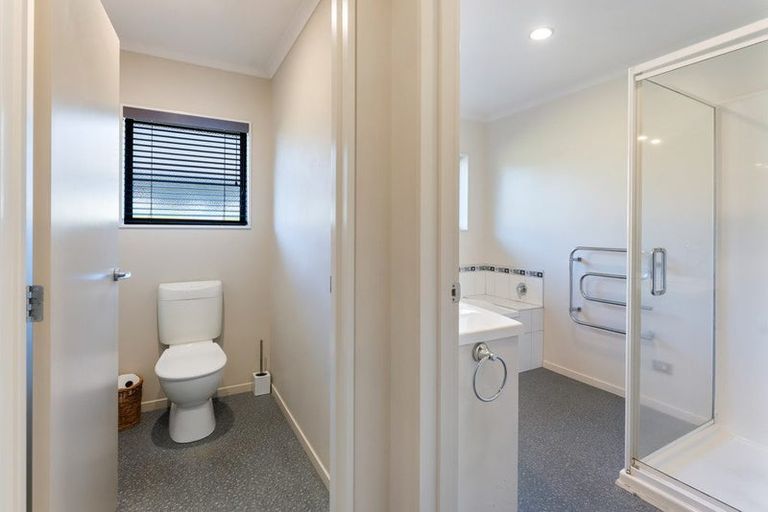 Photo of property in 17 Gandalf Crescent, Paraparaumu, 5032
