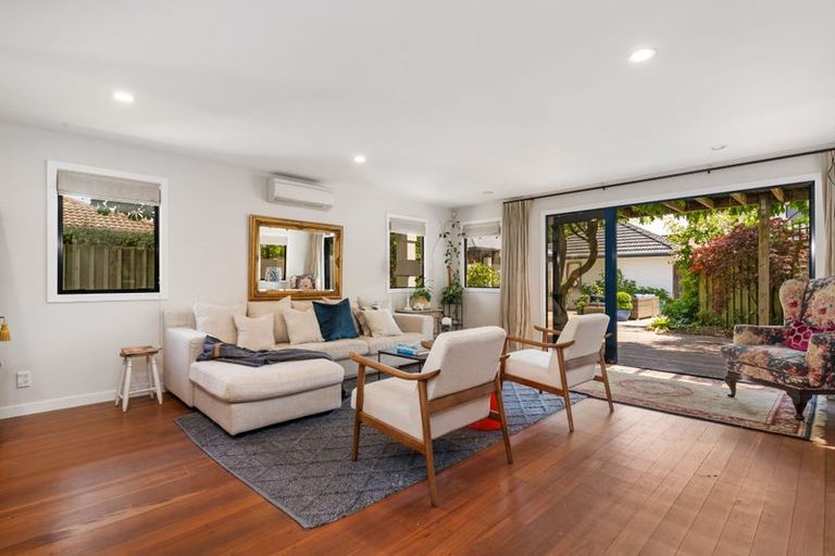 Photo of property in 43 Strowan Road, Strowan, Christchurch, 8052