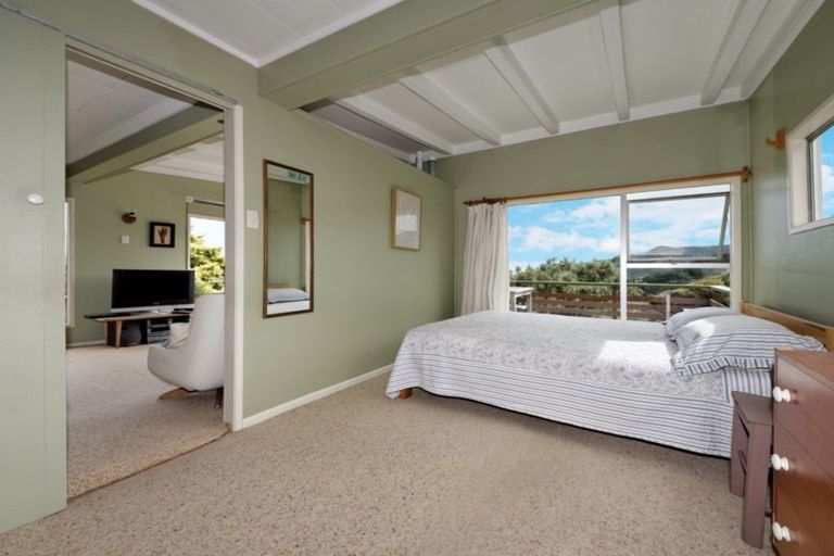 Photo of property in 25 Rayner Road, Piha, 0772