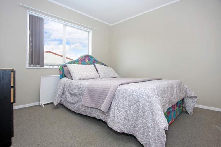 Photo of property in 2/25 Solveig Place, Randwick Park, Auckland, 2105