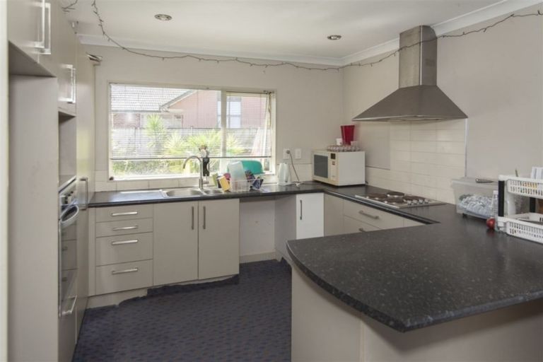 Photo of property in 2c Waikaukau Road, Glen Eden, Auckland, 0602