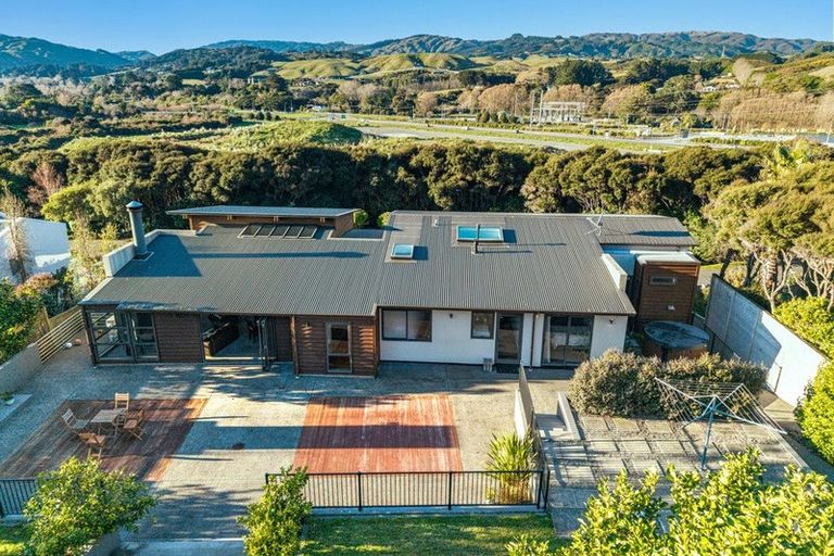 Photo of property in 3 Young Nicks Lane, Whitby, Porirua, 5024