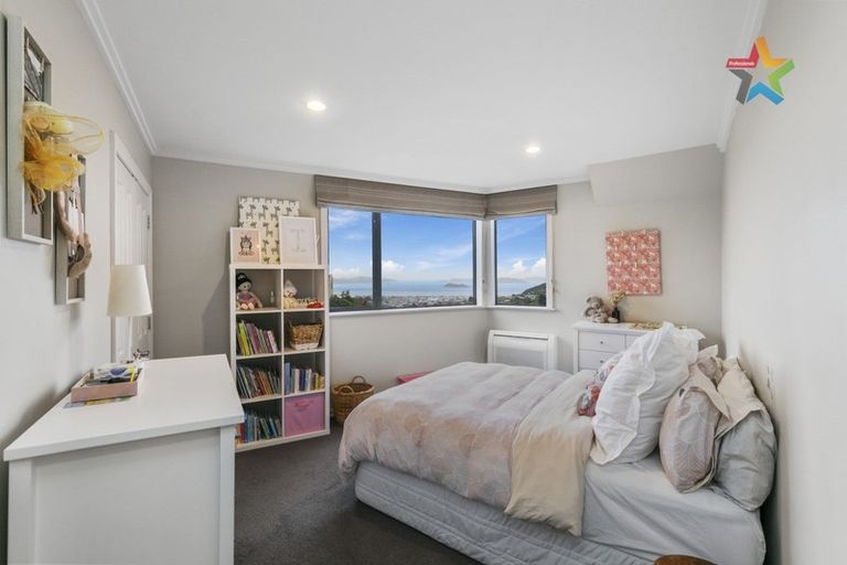 Photo of property in 47 Arahiwi Grove, Tirohanga, Lower Hutt, 5010