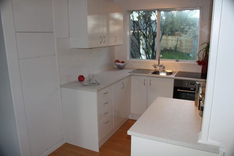 Photo of property in 2/23 Tahi Terrace, Glen Eden, Auckland, 0602