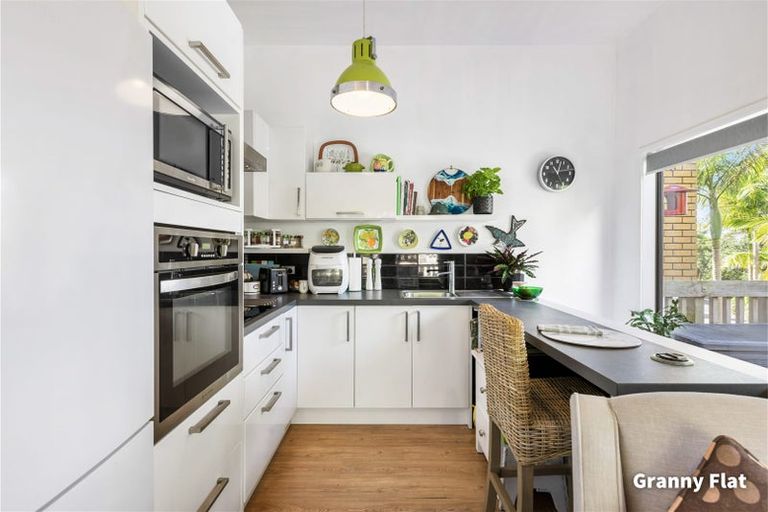 Photo of property in 21 Cochrane Avenue, Arkles Bay, Whangaparaoa, 0932