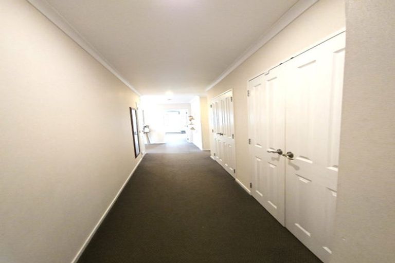 Photo of property in 93a Taylor Terrace, Tawa, Wellington, 5028