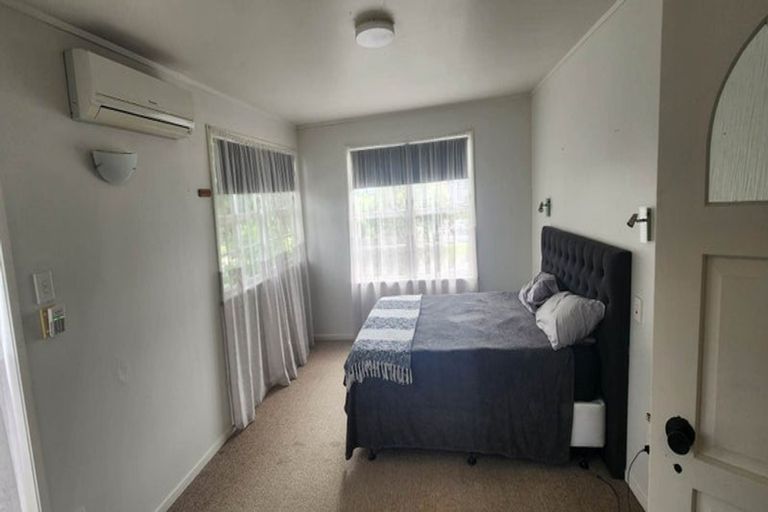 Photo of property in 17 Hewlett Road, Massey, Auckland, 0614