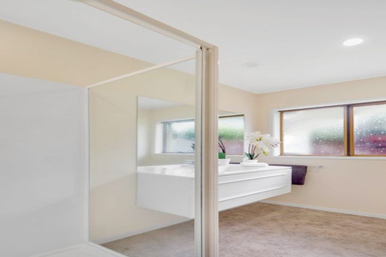 Photo of property in 1/58 Meadway, Sunnyhills, Auckland, 2010