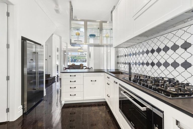 Photo of property in 322 Oriental Parade, Oriental Bay, Wellington, 6011