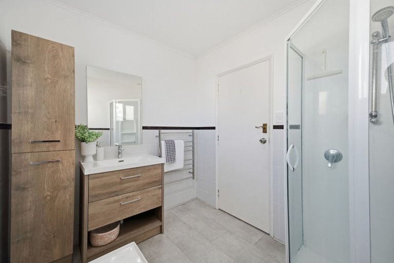Photo of property in 1/4 Firth Road, Torbay, Auckland, 0630