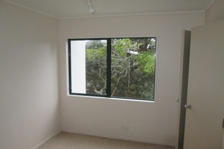Photo of property in 12a Kiteroa Terrace, Rothesay Bay, Auckland, 0630