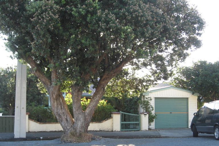 Photo of property in 64 Oroua Street, Eastbourne, Lower Hutt, 5013
