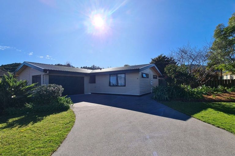Photo of property in 16 Allman Drive, Coromandel, 3506
