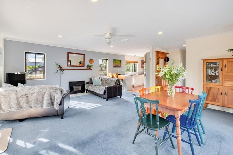 Photo of property in 11 Amberly Rise, Helensville, 0800