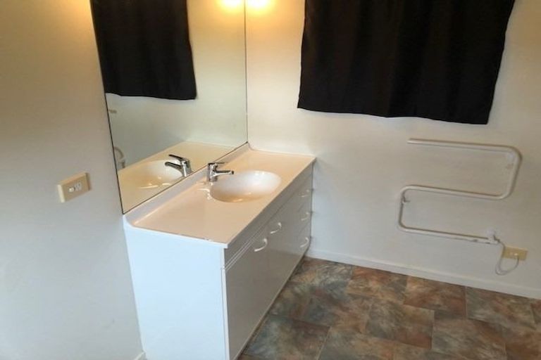 Photo of property in 1/36 Camelot Place, Glenfield, Auckland, 0629