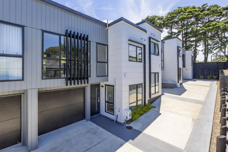 Photo of property in 24b Gladys Avenue, Glenfield, Auckland, 0629