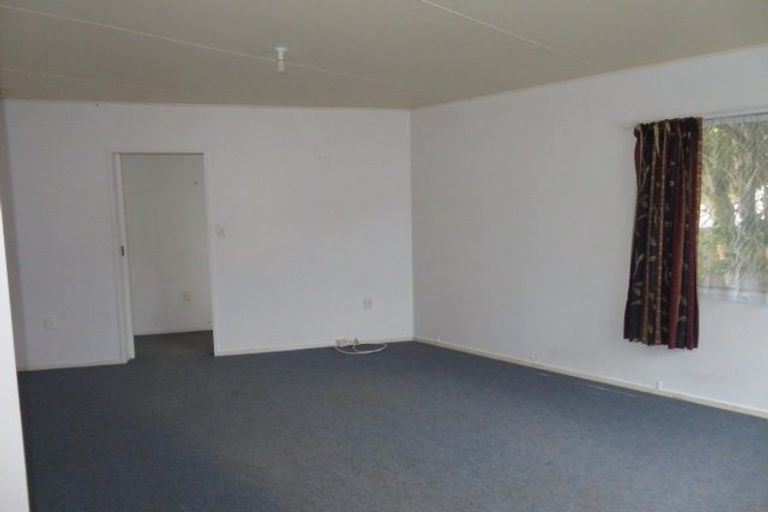 Photo of property in 2/11 Kamahi Street, Stokes Valley, Lower Hutt, 5019