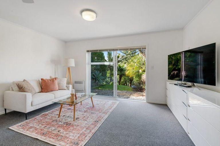 Photo of property in 21 Korotaha Terrace, Rothesay Bay, Auckland, 0630