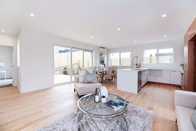 Photo of property in 14b Coniston Avenue, Te Atatu South, Auckland, 0610