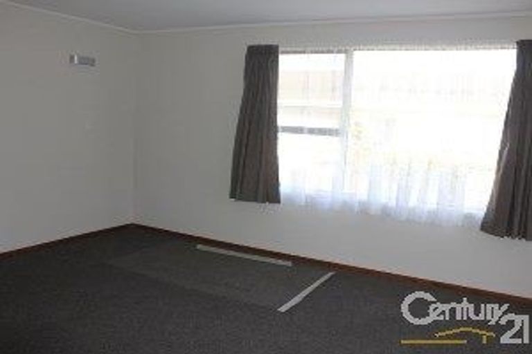 Photo of property in 37 Catkin Crescent, Papatoetoe, Auckland, 2025