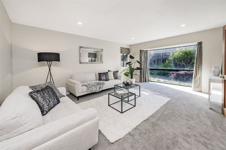 Photo of property in 3/118a Sawyers Arms Road, Northcote, Christchurch, 8052