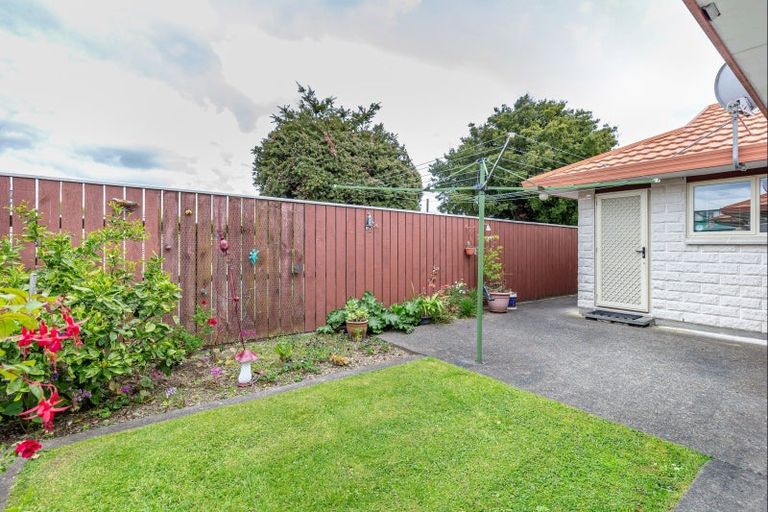 Photo of property in 28 Salisbury Street, Levin, 5510