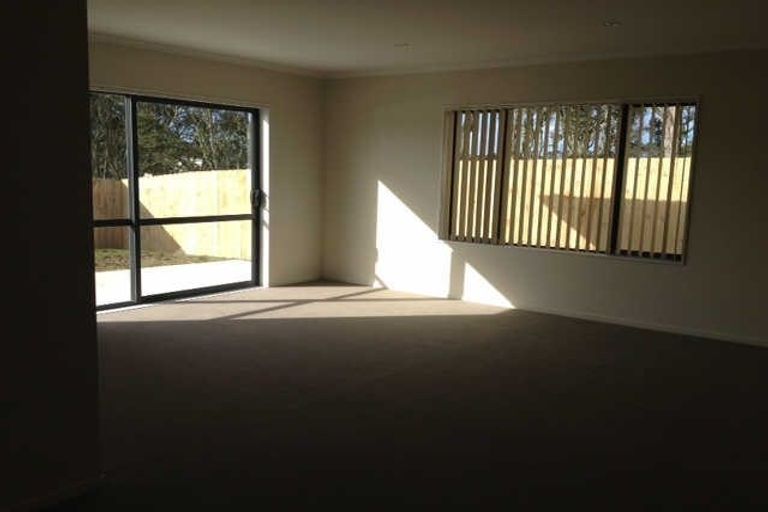 Photo of property in 83 Tiriwa Drive, Massey, Auckland, 0614