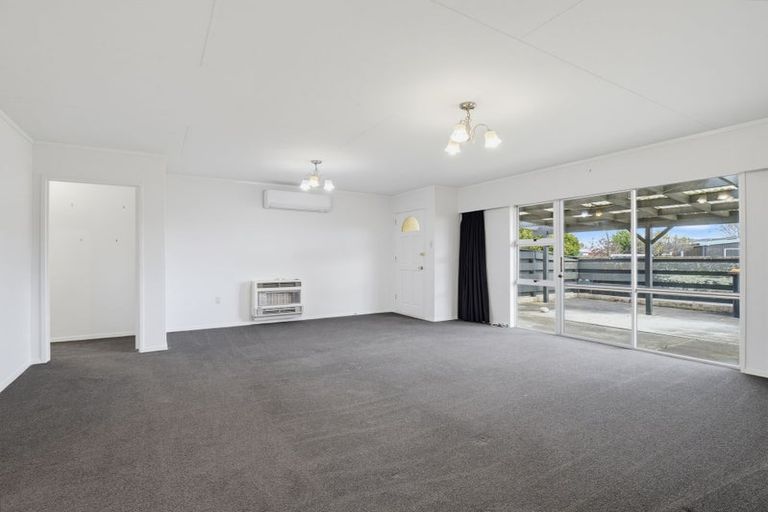 Photo of property in 1 Dunk Place, Milson, Palmerston North, 4414