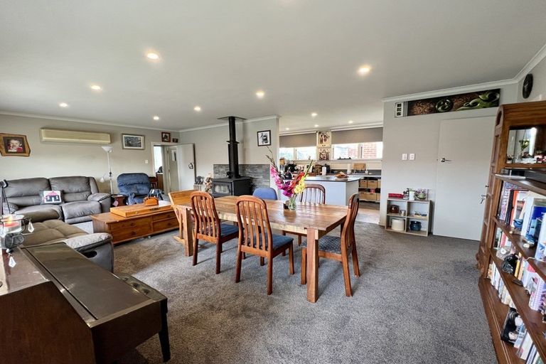 Photo of property in 65 Orawia Road, Tuatapere, 9620