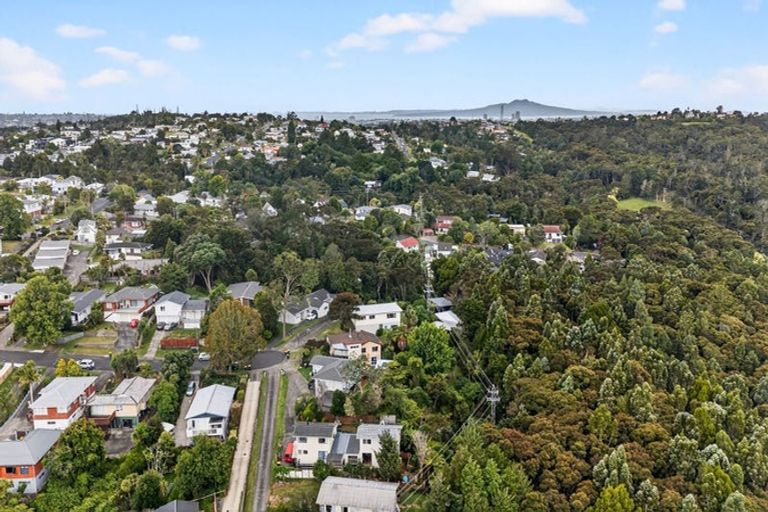 Photo of property in 2/39 Brunton Place, Glenfield, Auckland, 0629