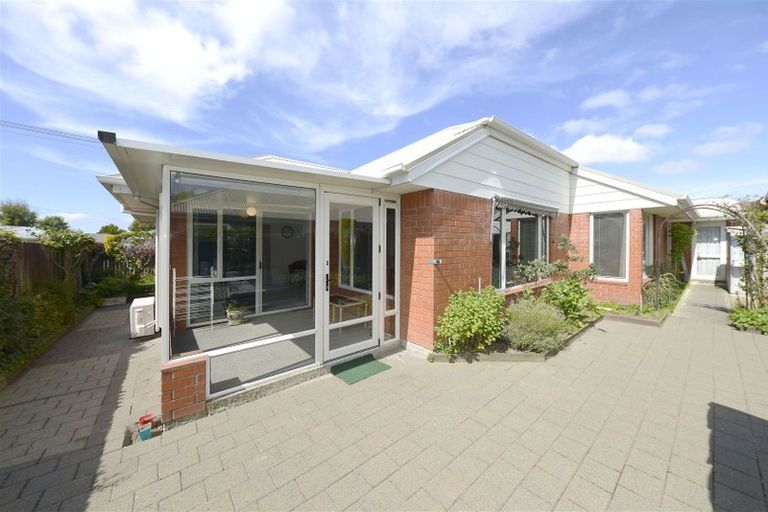 Photo of property in 141 Avonhead Road, Avonhead, Christchurch, 8042