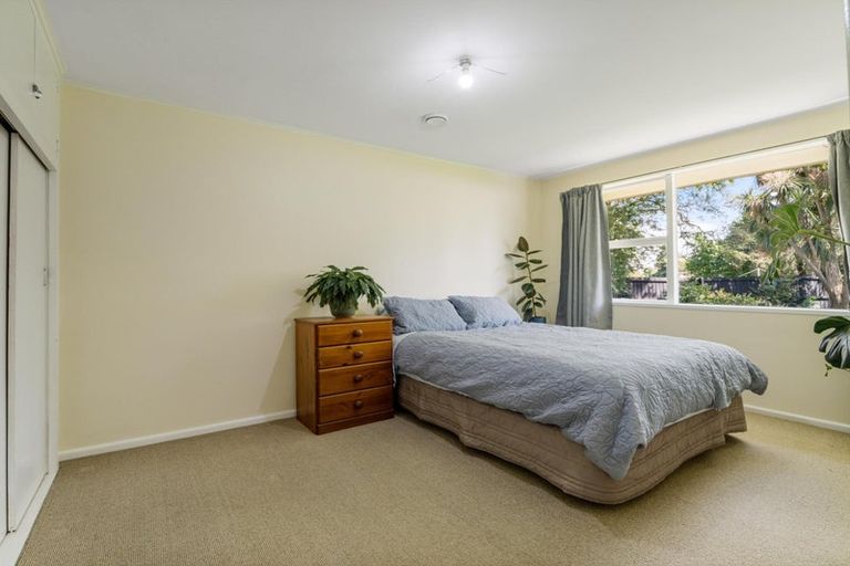 Photo of property in 12 Saunders Place, Redwood, Christchurch, 8051