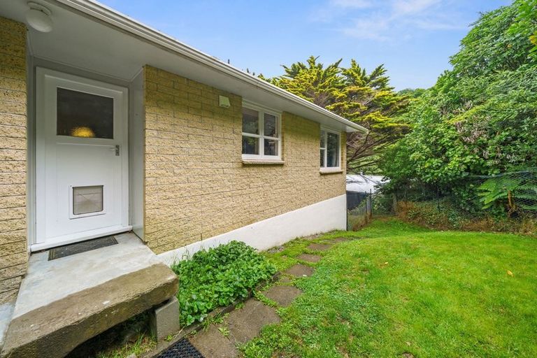 Photo of property in 93 Dowse Drive, Maungaraki, Lower Hutt, 5010