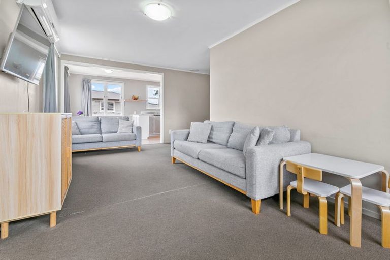 Photo of property in 14 Riverpark Crescent, Henderson, Auckland, 0610