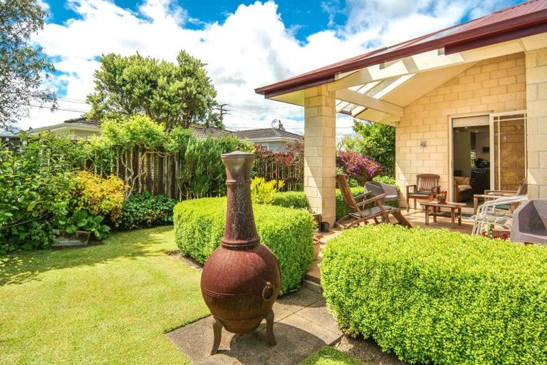 Photo of property in 35 Pakington Street, Westport, 7825