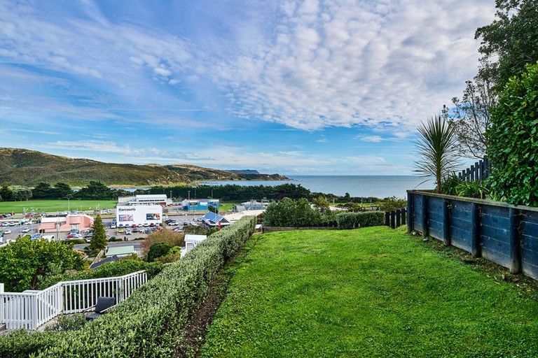 Photo of property in 9 Mana View Road, Paremata, Porirua, 5026