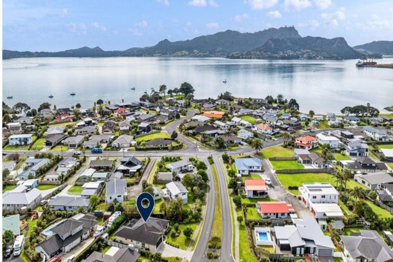 Photo of property in 25 Waitemata Drive, One Tree Point, 0118