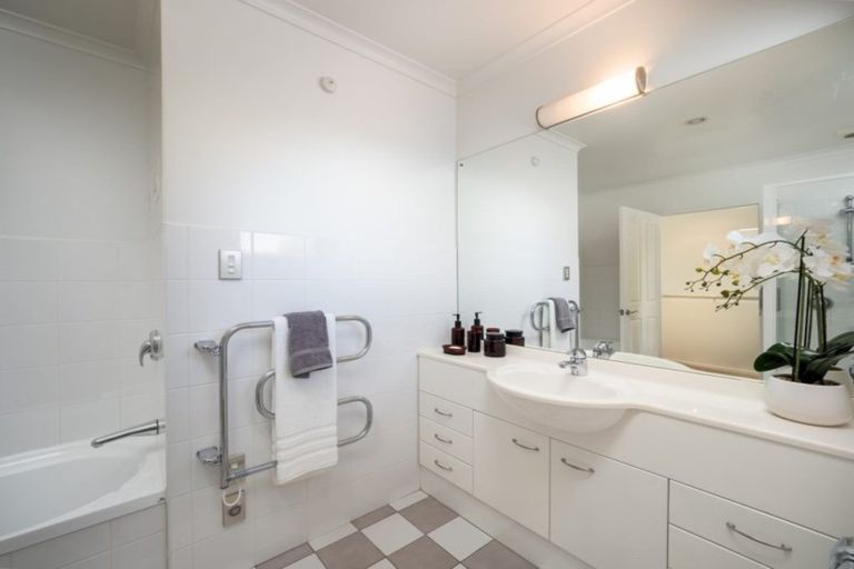 Photo of property in 25 Major Aitken Drive, Huntsbury, Christchurch, 8022