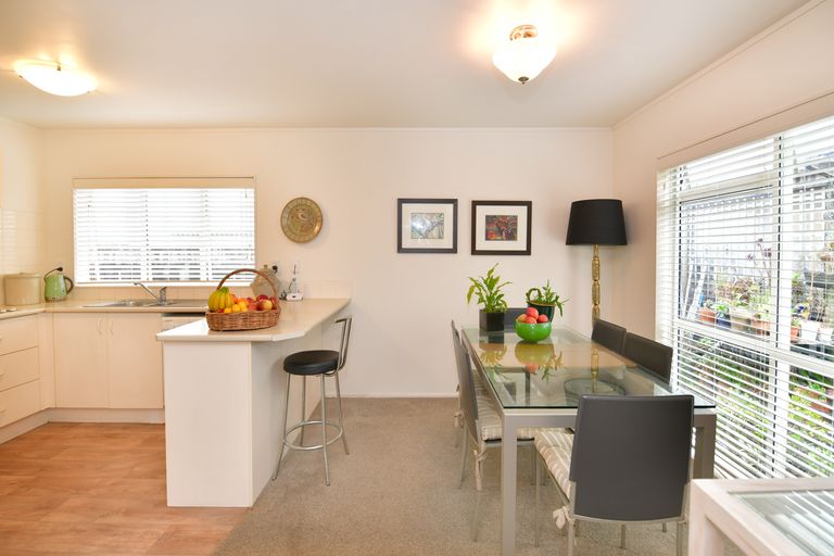 Photo of property in 8 Chalmers Close, Orewa, 0931