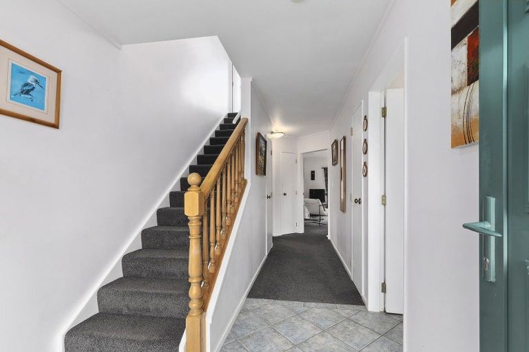 Photo of property in 38 Landsdowne Terrace, Karori, Wellington, 6012
