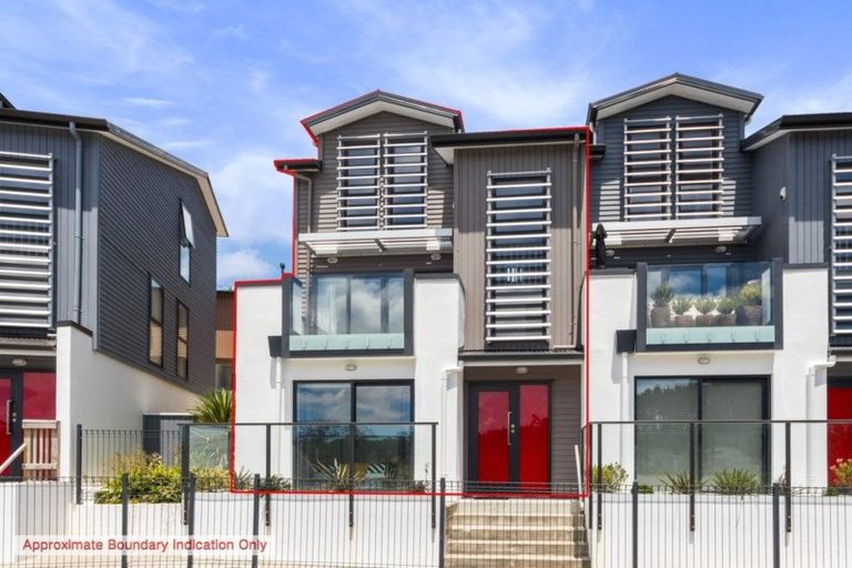 Photo of property in 2/10 Silver Moon Road, Albany Heights, Auckland, 0632