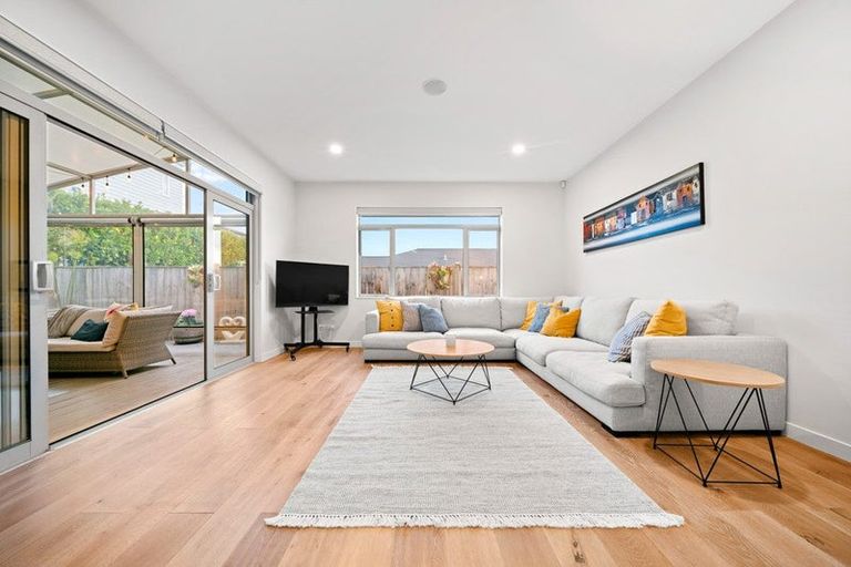 Photo of property in 1 Turutu Place, Long Bay, Auckland, 0630