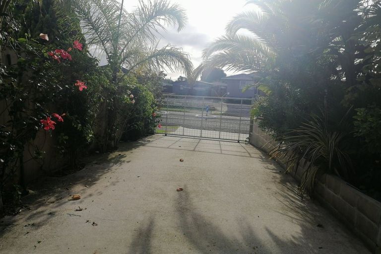 Photo of property in 76 Ferndown Avenue, Papatoetoe, Auckland, 2025