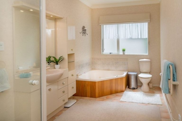 Photo of property in 30 Duval Grove, Tawa, Wellington, 5028