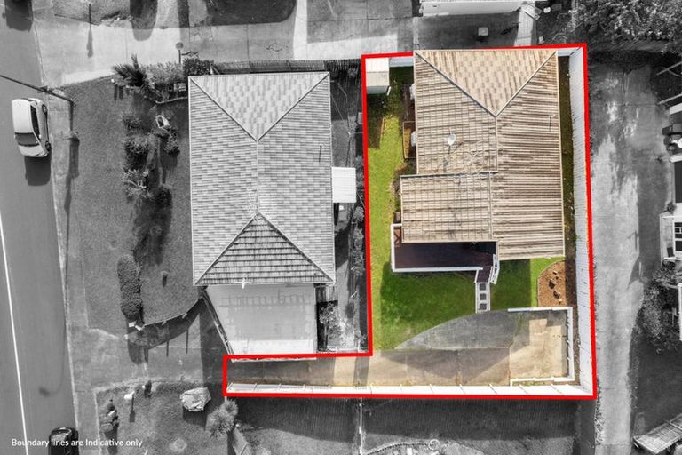 Photo of property in 2/135 Spinella Drive, Bayview, Auckland, 0629