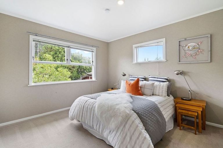Photo of property in 1/71 Sunnynook Road, Forrest Hill, Auckland, 0620